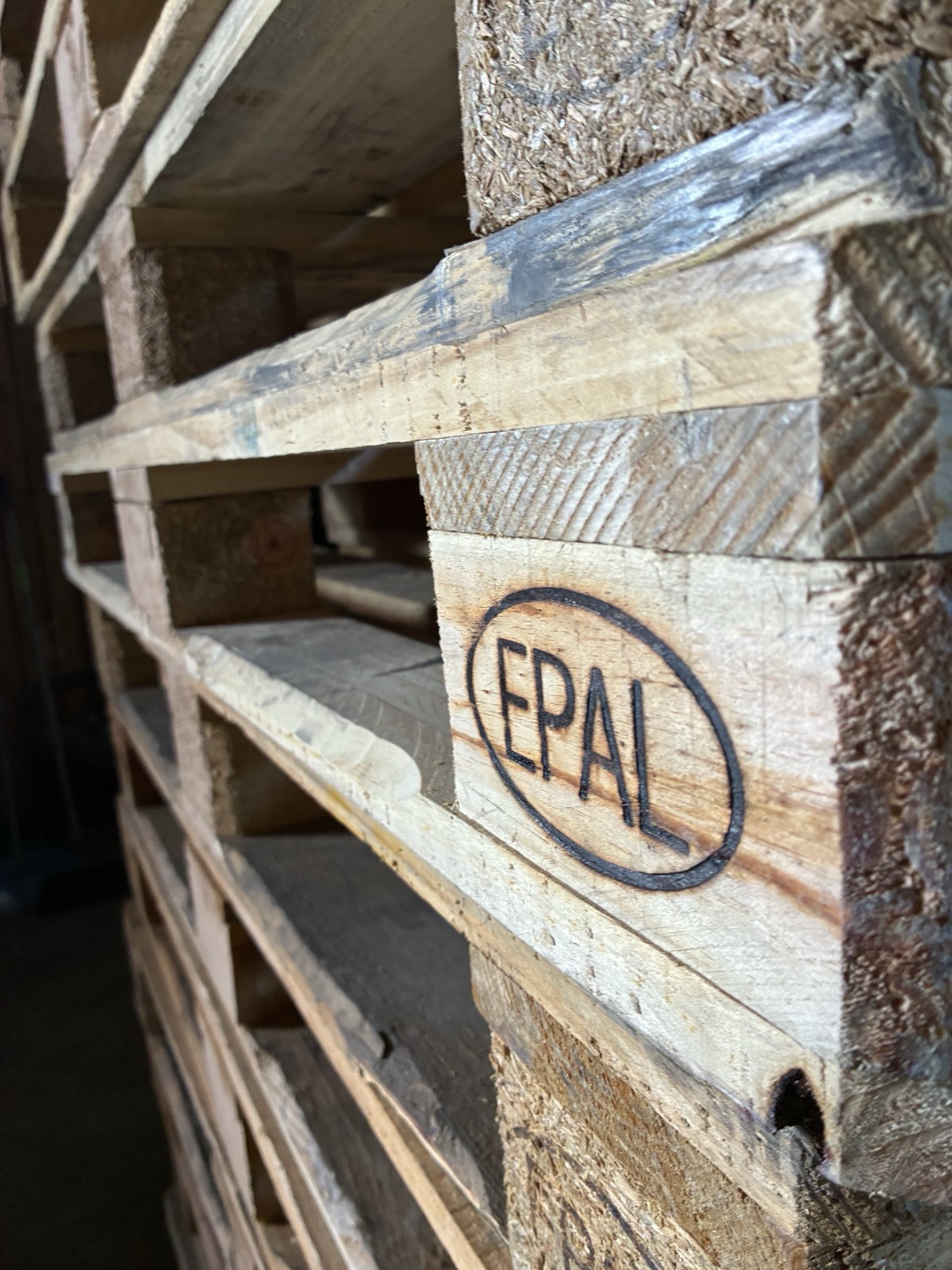 Detalle del sello EPAL homologado en un palet europeo de Sudiscan