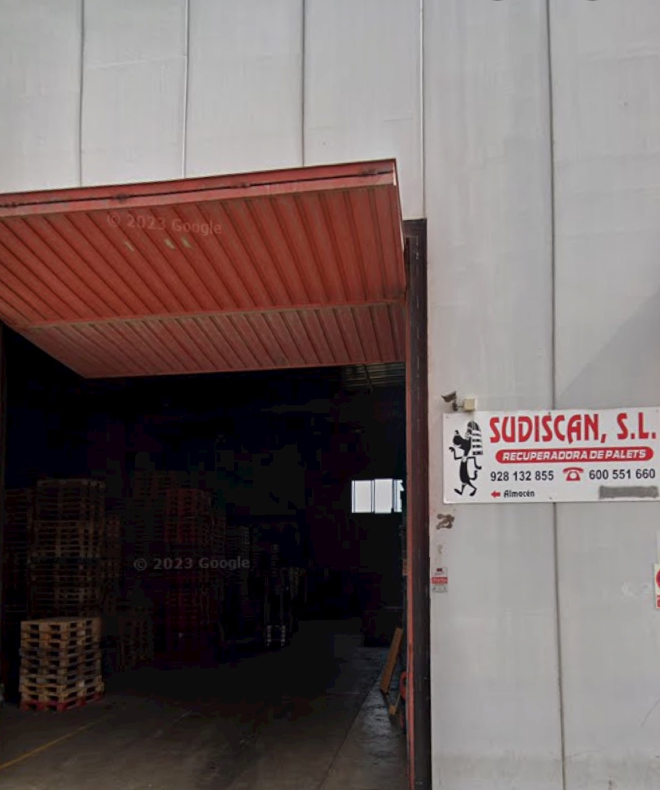 Entrada del almacén de Sudiscan SL en el Polígono de Salinetas